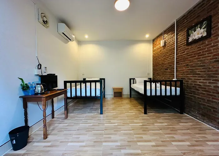 Koh Jum Bungalow & Hostel